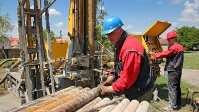 Setting up pipe racks